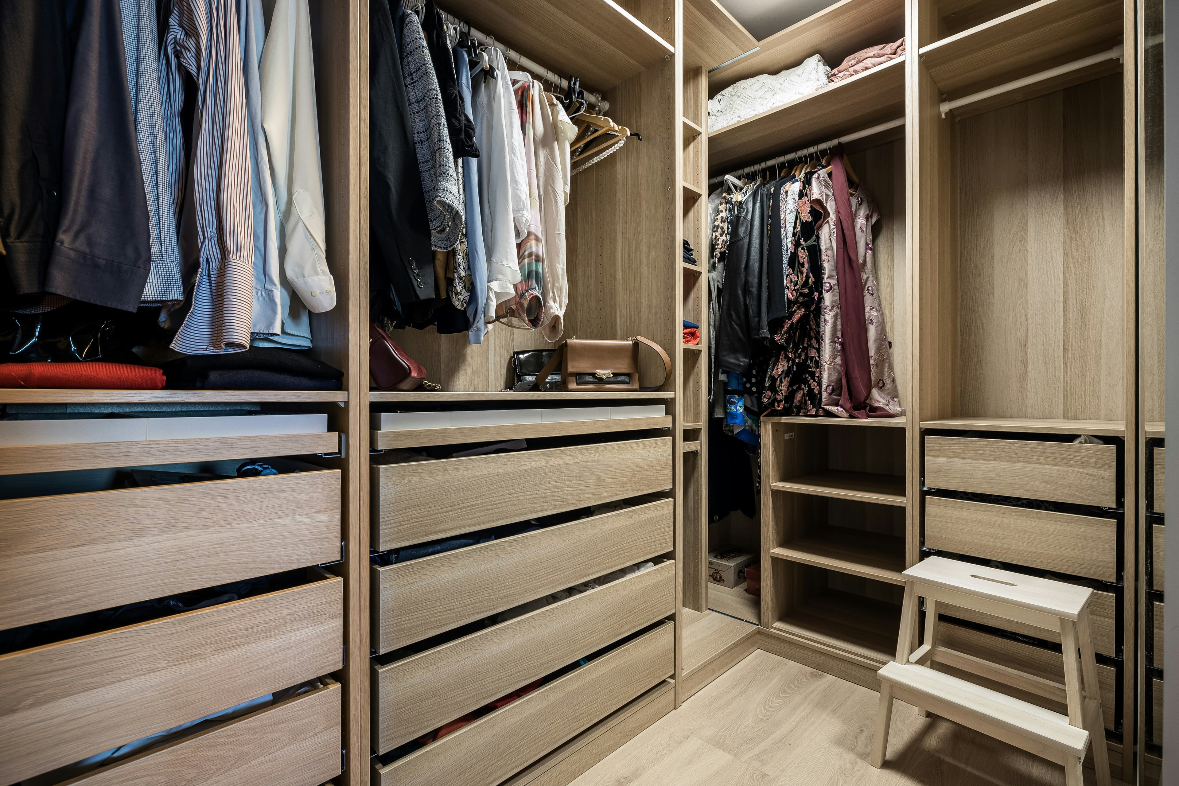 Built-in wardrobe cabinetry